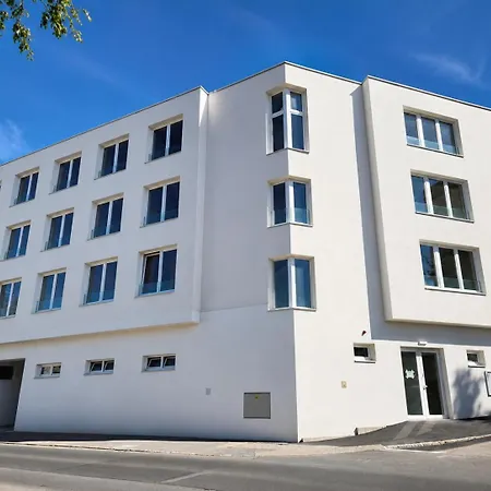 Brand New #11 Near Center With Free Street Parking Апартаменты *