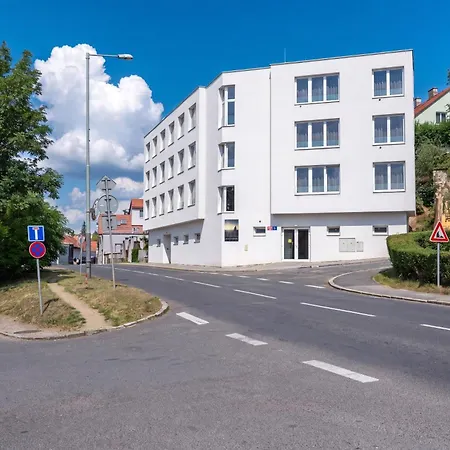 Апартаменты Brand New #11 Near Center With Free Street Parking